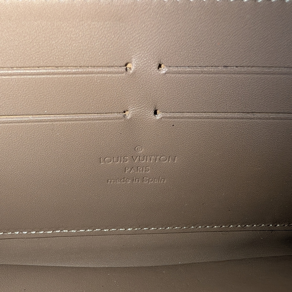 Louis Vuitton Vintage Gold Vernis Embossed Long Wallet - Picture 11 of 14